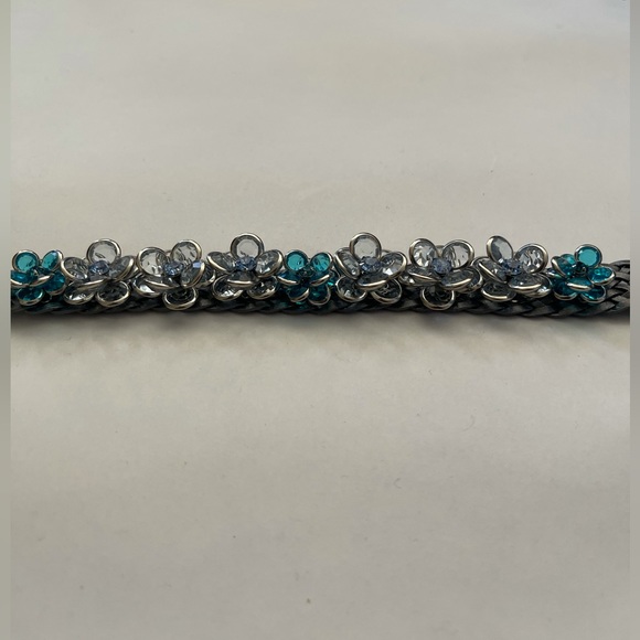 SILVER & BLUE SWAROVSKI CHOKER NECKLACE - Picture 2 of 8